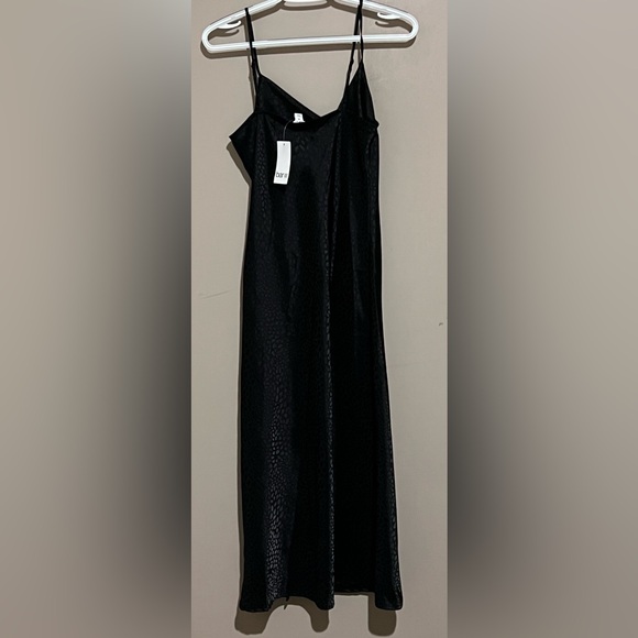 Bar III Black cocktail dress M NWT
LEAVING 5/1 - Picture 2 of 6
